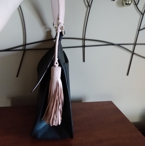 Kate Spade Bag. - Picture 6 of 8